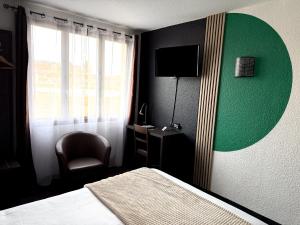 Et tv og/eller underholdning på Brit Hotel Confort Gien + 4 billeder
