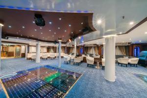a room with a table and chairs on a ship at فندق نايل ستوري سوهاج in Sūhāj +52 photos