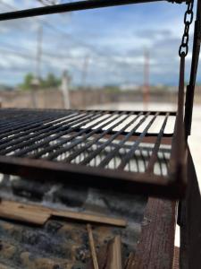 a grill with a chain on top of it at Hospedaje Buen Descanso in Paso de los Libres