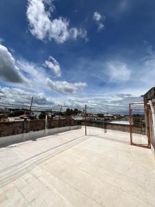 a basketball hoop on the roof of a building at Hospedaje Buen Descanso in Paso de los Libres