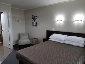 Postel nebo postele na pokoji v ubytování Aspree Motor Inn