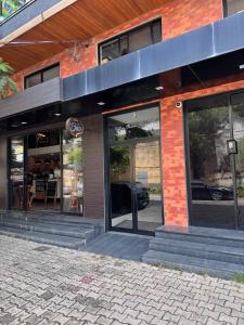 a store front of a brick building with glass windows at Suíte confortável no centro da cidade in Miguel Pereira