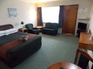 TV a/nebo společenská místnost v ubytování Rangiora Lodge Motel + 23 fotografií