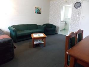 Posezení v ubytování Rangiora Lodge Motel