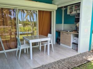 a kitchen and dining room with a table and chairs at Studio Hamaca112 à Marie-Galante in Folle Anse