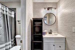 a bathroom with a sink and a mirror at Alpharetta Dreaming in Alpharetta +14 photos