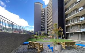 a courtyard with benches in a apartment building at Villarrica Céntrico in Villarrica