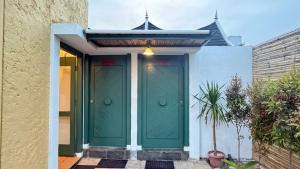 a green front door of a house with a green door at Zeman Villa in Padang +1 photo
