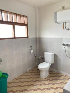 a bathroom with a toilet in a room at Villa Redemptorist in Weetebula