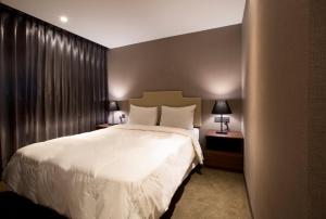 Кровать или кровати в номере Noble Hotel