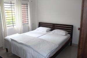 Postel nebo postele na pokoji v ubytování Stayzone 365 Inn + 21 fotografií