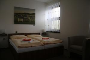 Postel nebo postele na pokoji v ubytování Hotel Pod Radnicí