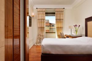 Cama ou camas em um quarto em UNA HOTELS Decò Roma