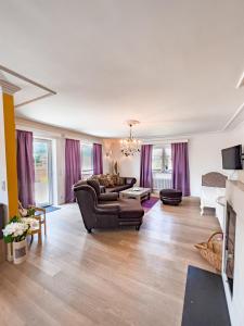 a living room with a couch and a table at Appartements-Dalila in Sankt Michael im Lungau