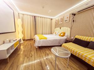 a hotel room with a bed and a couch at Maizi Apartment Homestay, Shanghai in Shanghai