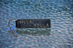 コロニにあるVilla Voulaの水上のブラックキーチェーン