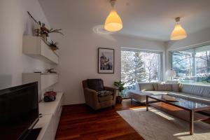 a living room with a couch and a table at Falcon Lodge Kaprun Kitzsteinhorn - Steinbock Lodges in Kaprun