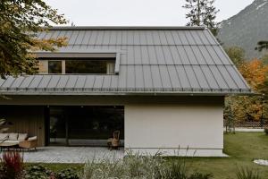 a house with a metal roof at BAUA Gartenhaus in Maurach +4 photos