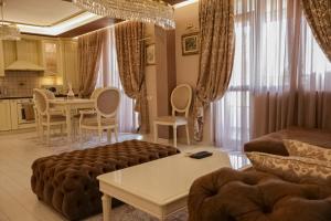 a living room with a couch and a table at Апартамент за гости Марица in Asenovgrad