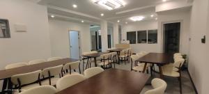 a classroom with tables and chairs in a room at Sandy Blooms in Ukulhas
