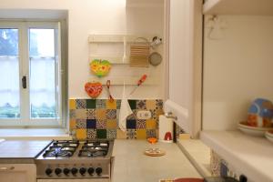 a kitchen with a stove and a window at Lo Struzzo in Bagno di Romagna