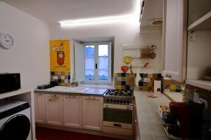 a small kitchen with a stove and a window at Lo Struzzo in Bagno di Romagna