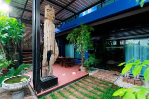 Vườn quanh Chez Pom