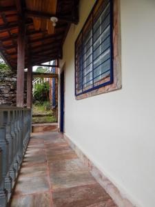 a hallway of a house with a window and a porch at Casa de Mariazinha in Ouro Preto
