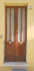 a pair of wooden doors in a building at In Centro a Senigallia in Senigallia
