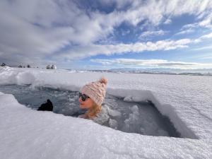 a woman is in a hole in the snow at Villa Revere - luksus w sercu Podhala in Nowy Targ