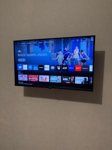 a flat screen tv hanging on a wall at Le Seysses in Seysses
