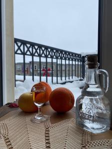 a table with apples oranges and a glass of wine at As e vogël, As e madhe in Ersekë
