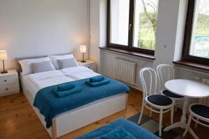a bedroom with a bed and a table and chairs at Pensjonat Kowalski in Łubowo