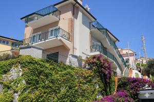 a building with flowers in front of it at Casa Ingrid in Lerici +17 photos