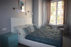 Giường trong phòng chung tại Apartments Monaco