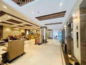 a lobby of a salon with chairs and tables at فندق صها in Ash Shishah
