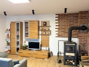a living room with a fireplace and a tv at Chalupa u dědy in Kozlov