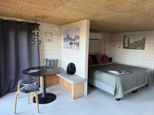 a room with a bed and a table in a room at R&M Boutique in Lijnden
