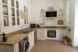 a kitchen with a sink and a dishwasher at Villa Riad Marrakech in Najem
