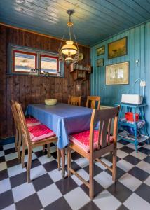 a dining room with a blue table and chairs at Olle Hansenhaus in Hantumeruitburen +30 photos