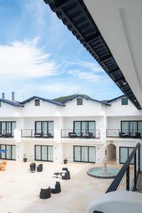 a view of a white building with a courtyard at Villa Santorini Boutique & Hotel in Pirenópolis