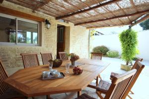 a wooden table in the middle of a patio at Le Relais des Flâneurs in Thaon