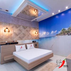 a bedroom with a bed and a view of the beach at Motel Você Que Sabe Temático Deluxe in Cacoal