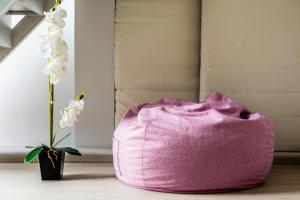 a purple bean bag sitting next to a vase of flowers at SPACIOUS AND BRIGHT 2BR TownHouse7 MonkeyHill in Ban Sam Kong