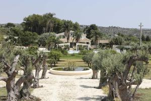 a park with a fountain in the middle of trees at Villa Nivara in Floridia