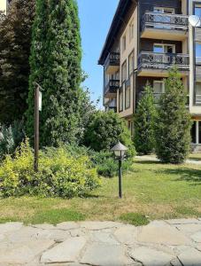 a light in the grass in front of a building at Apartment Danik City Garden in Bansko
