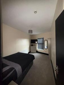 a bedroom with a black bed in a room at Smithdown Hideaways in Liverpool +17 photos