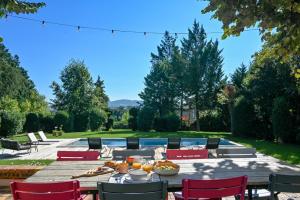 a table with food on it in a yard at La Maison et l'Orangerie in Saint-Jean-des-Vignes
