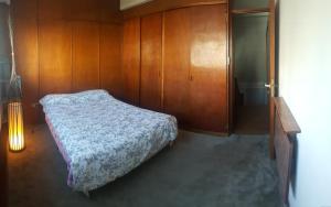 Ένα ή περισσότερα κρεβάτια σε δωμάτιο στο Hospedaje 12