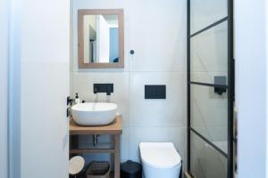 a bathroom with a sink and a mirror at MONOPATI HOUSE in Mouzaki